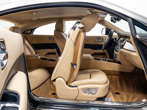 Used 2015 Rolls-Royce Wraith RWD image 31