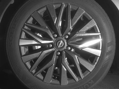 Used 2025 Nissan Altima 2.5 SV FWD image 12