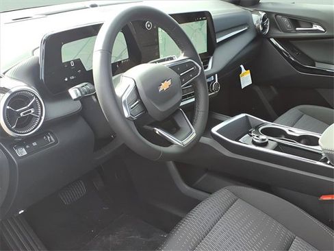 New 2026 Chevrolet Equinox LT w/ Safety and Technology Package image 8