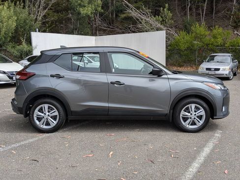 Used 2025 Nissan Kicks Play S FWD image 4
