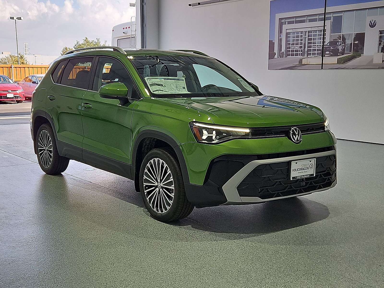 New 2027 Volkswagen Taos SE FWD image 2
