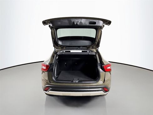 Used 2024 Chevrolet Trax LT w/ Sunroof Package image 25