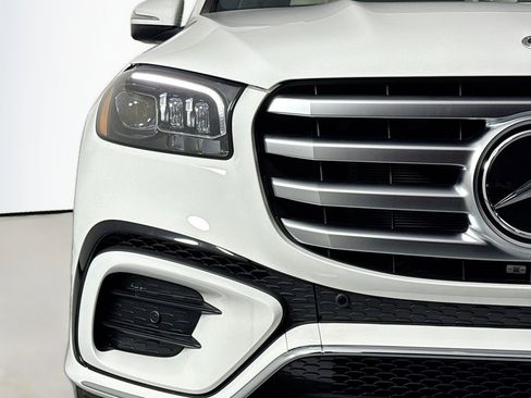 Used 2025 Mercedes-Benz GLS 580 4MATIC image 14