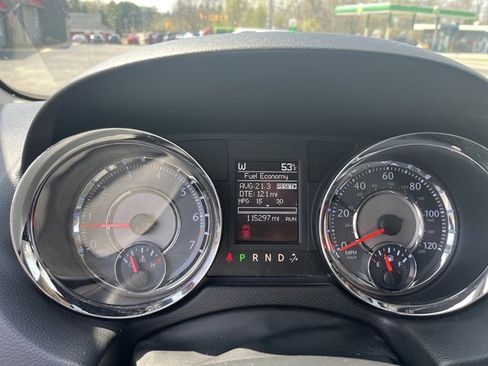 Used 2014 Chrysler Town & Country Touring image 24