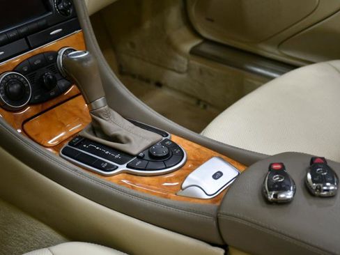 Used 2008 Mercedes-Benz SL 550 w/ P1 Pkg image 27