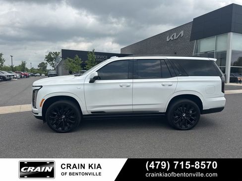 Used 2025 Cadillac Escalade Sport Platinum w/ LPO, ONYX Package AWD/4WD image 10