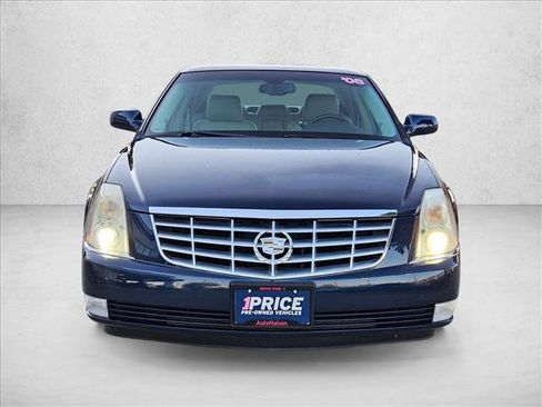 Used 2008 Cadillac DTS image 2