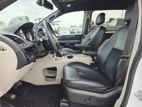 Used 2018 Dodge Grand Caravan SXT FWD image 8
