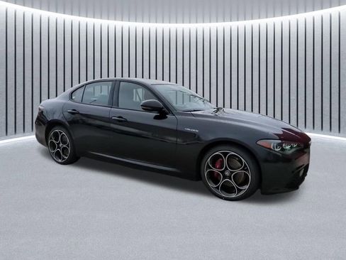 Used 2024 Alfa Romeo Giulia Veloce AWD/4WD image 3