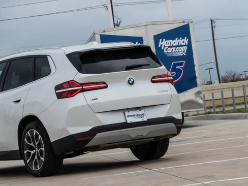 Certified 2025 BMW X3 xDrive30i w/ Premium Package image 6