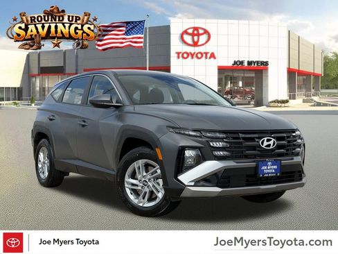 Used 2025 Hyundai Tucson SE image 1