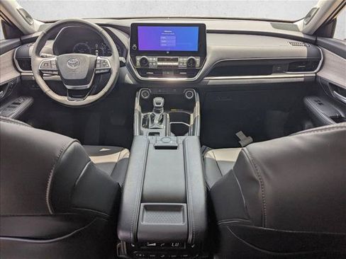 New 2026 Toyota Grand Highlander FWD image 14