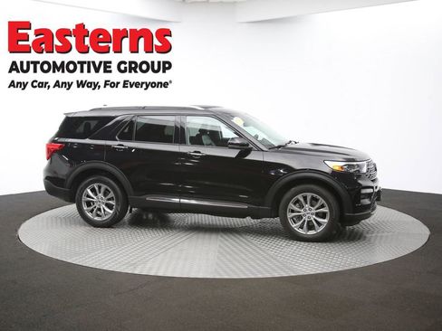 Used 2022 Ford Explorer Limited w/ Equipment Group 301A AWD/4WD image 46