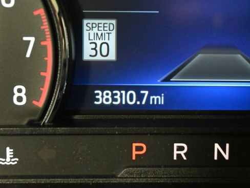 Used 2022 Ford Explorer XLT w/ Equipment Group 202A image 27