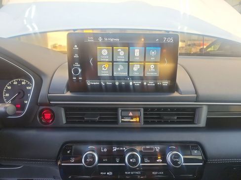 Used 2025 Honda Pilot Touring image 24