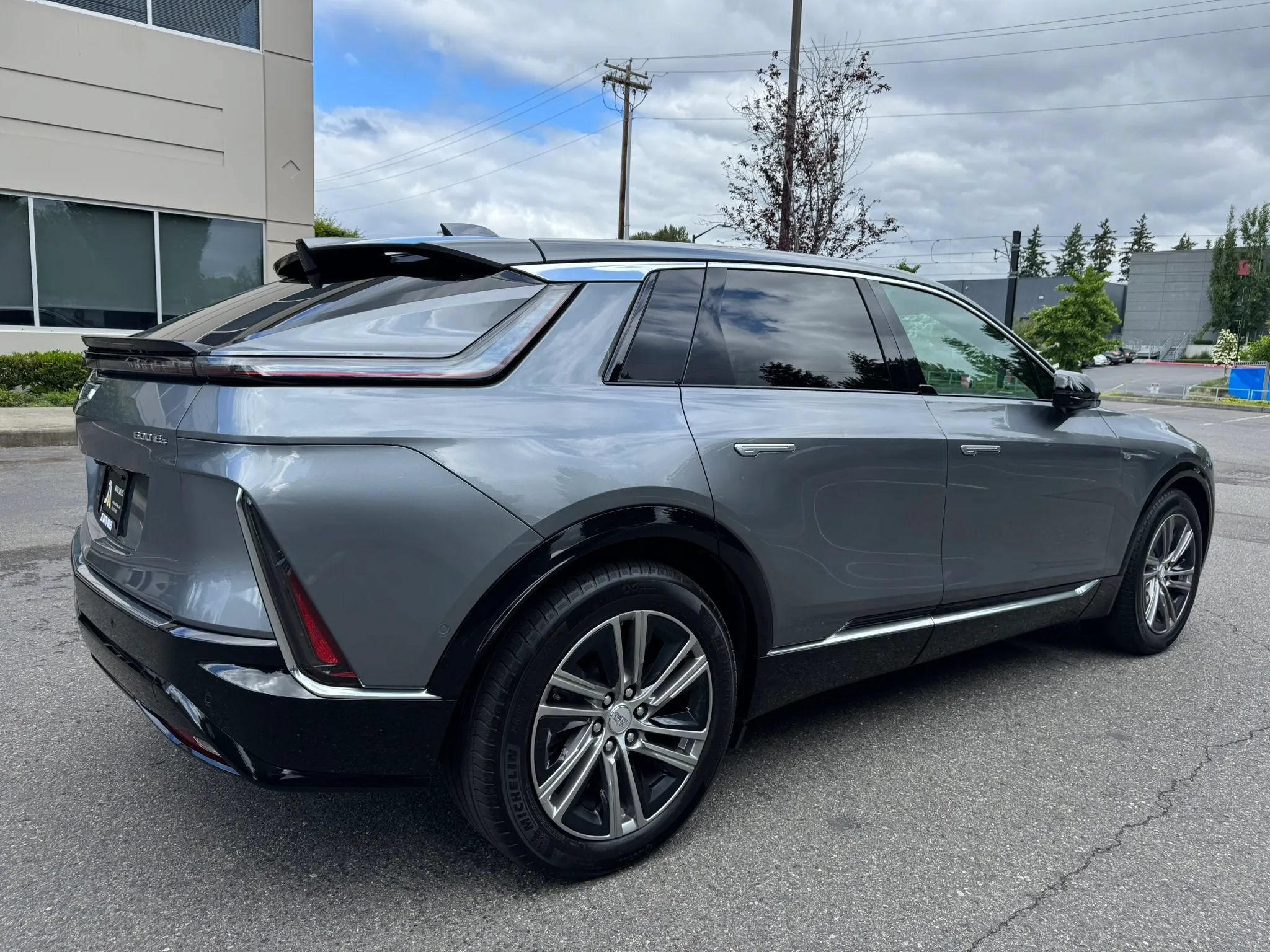 Used 2023 Cadillac Lyriq AWD image 11