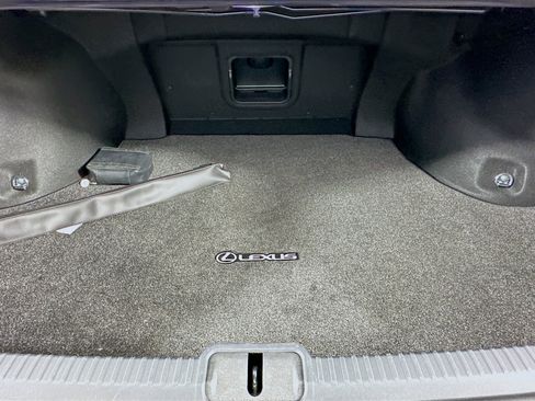 Used 2025 Lexus ES 300h w/ Premium Package image 29