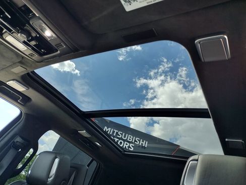 Used 2026 Cadillac Escalade Platinum Sport AWD/4WD image 13
