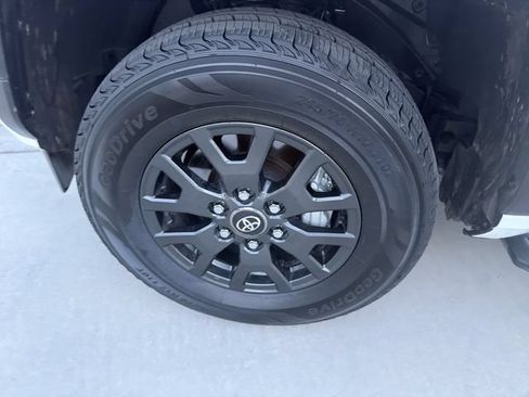 Certified 2025 Toyota 4Runner SR5 AWD/4WD image 31