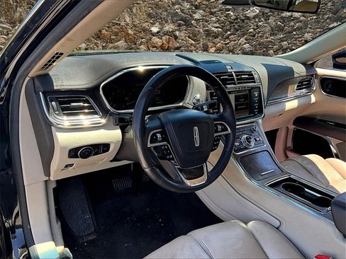 Used 2017 Lincoln Continental Reserve w/ Technology Package image 11