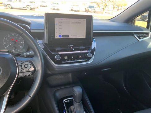 Used 2025 Toyota Corolla SE image 6