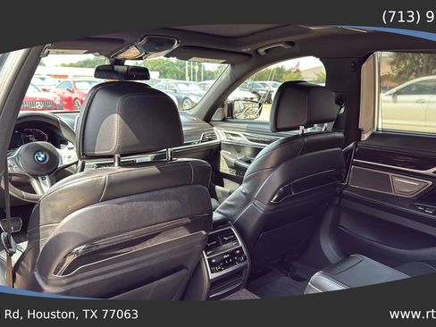 Used 2020 BMW 750i xDrive w/ Executive Package image 27