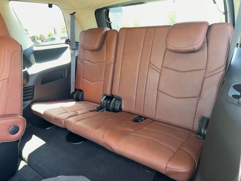 Used 2016 Cadillac Escalade Luxury AWD/4WD image 11