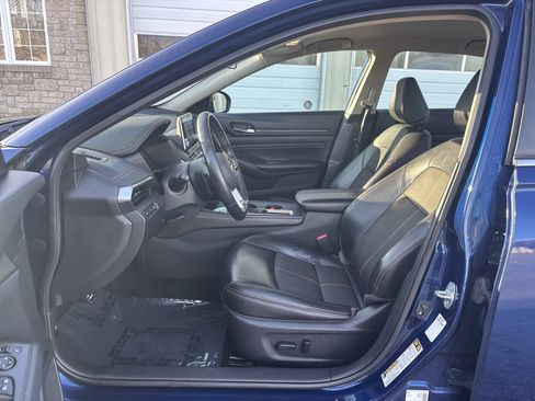 Used 2019 Nissan Altima 2.5 SR FWD image 12