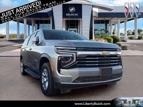 Used 2026 Chevrolet Suburban LT w/ Comfort Package AWD/4WD image 1