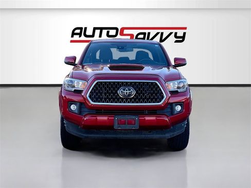 Used 2018 Toyota Tacoma TRD Sport image 2