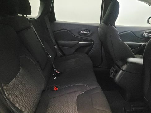 Used 2020 Jeep Cherokee Latitude FWD image 19