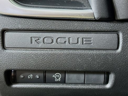 Used 2023 Nissan Rogue S AWD/4WD image 17