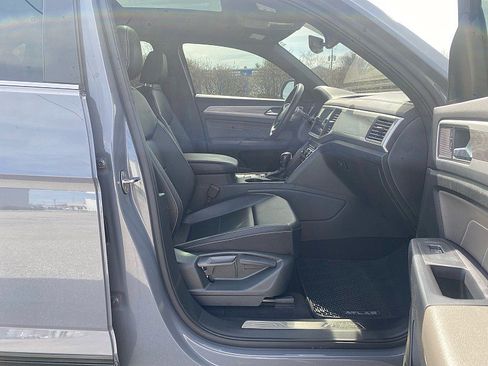 Used 2021 Volkswagen Atlas Cross Sport SE w/ Panoramic Sunroof Package image 28