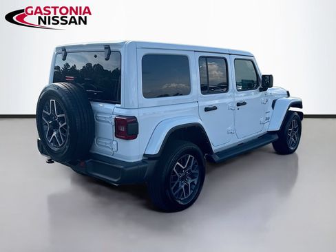 Used 2024 Jeep Wrangler Unlimited Sahara AWD/4WD image 9
