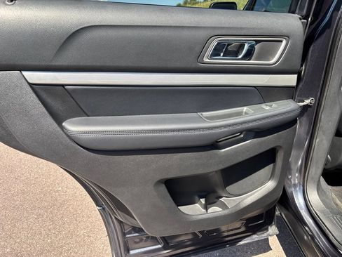 Used 2017 Ford Explorer XLT w/ Equipment Group 202A FWD image 14