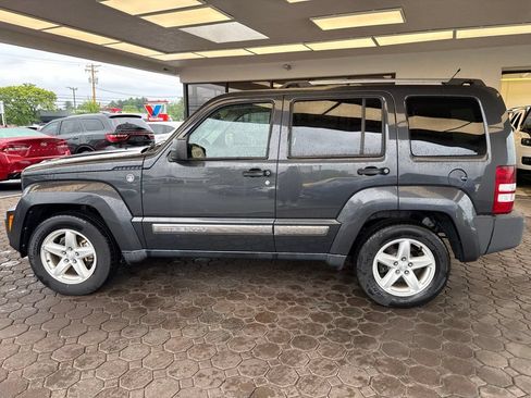 Used 2010 Jeep Liberty Limited AWD/4WD image 10