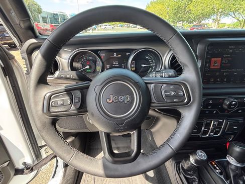 Used 2023 Jeep Wrangler Unlimited w/ 8.4" Radio Group AWD/4WD image 12