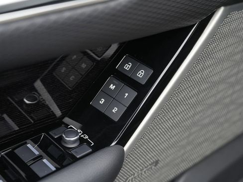 Used 2021 Land Rover Range Rover Velar R-Dynamic S image 27