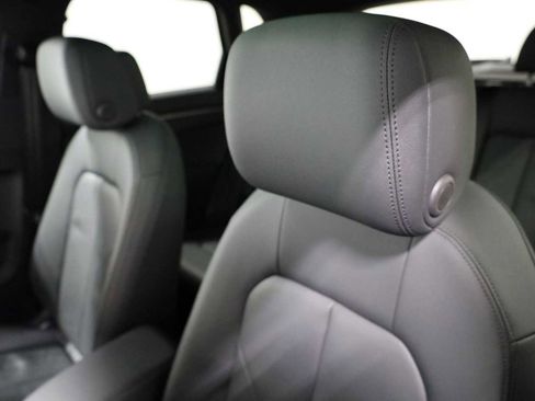 Certified 2025 Audi Q3 2.0T Premium w/ Convenience Package image 18