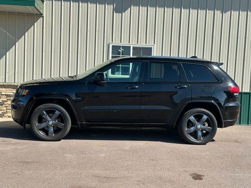 Used 2020 Jeep Grand Cherokee Altitude AWD/4WD image 2