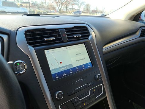 Used 2020 Ford Fusion SE image 10