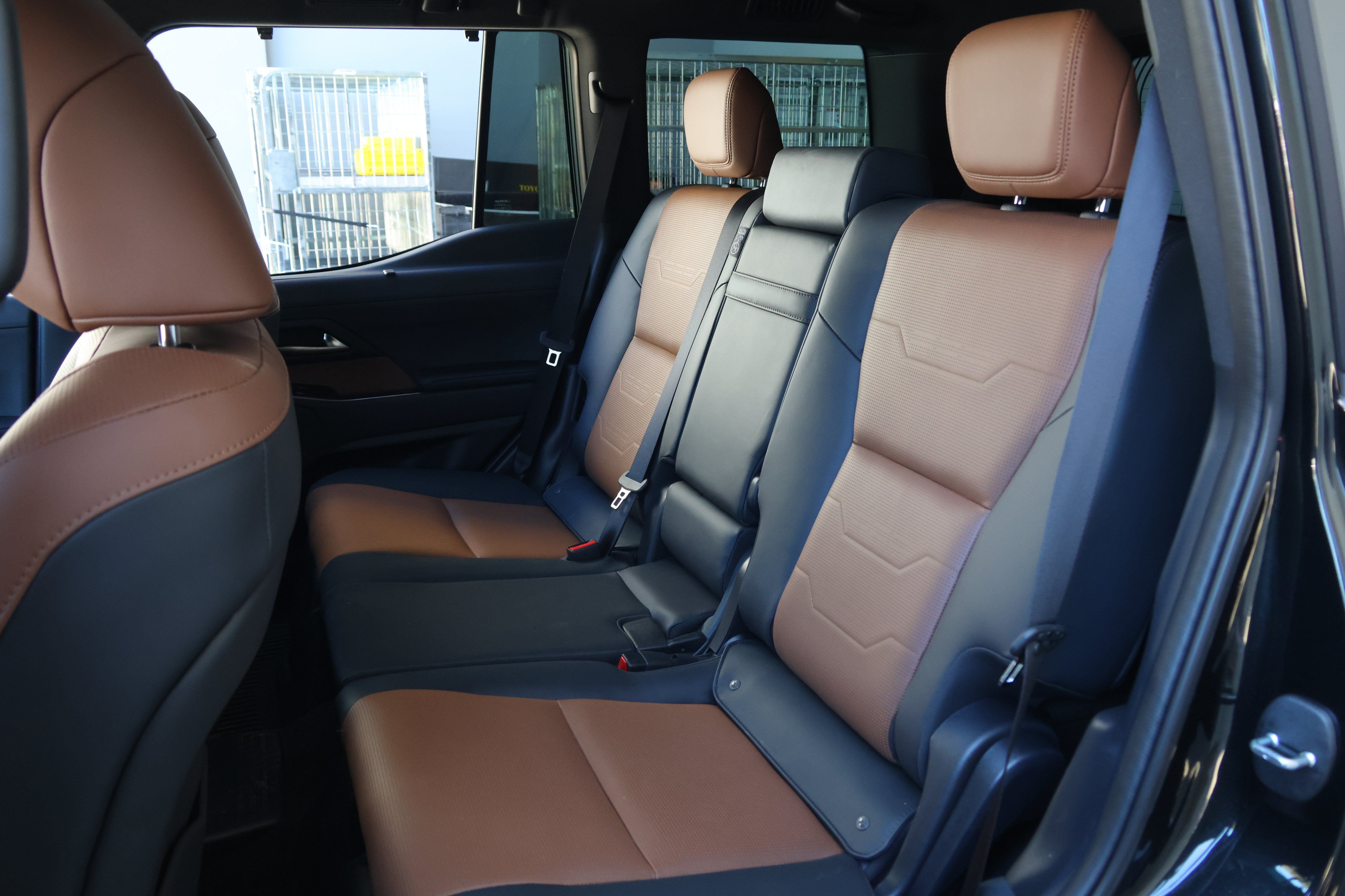 Used 2026 Lexus GX 550 w/ Accessory Package (2T) AWD/4WD image 39