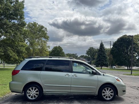 Used 2009 Toyota Sienna LE FWD image 9