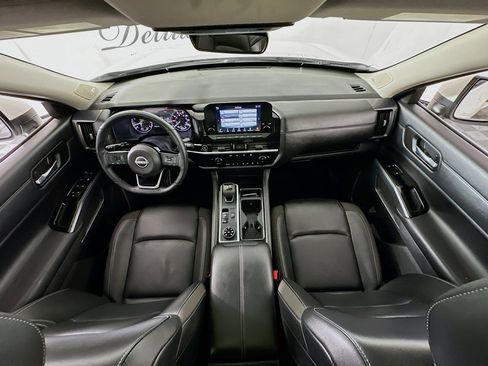 Used 2024 Nissan Pathfinder SL w/ SL Premium Package image 19