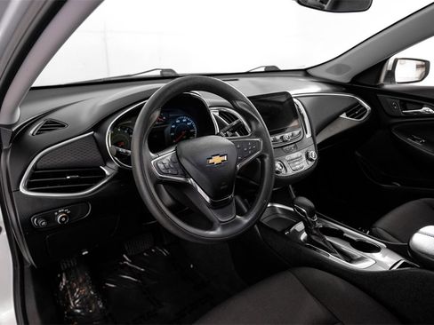 Used 2021 Chevrolet Malibu LT image 2
