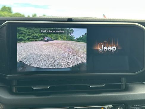 Used 2025 Jeep Gladiator Sport AWD/4WD image 30
