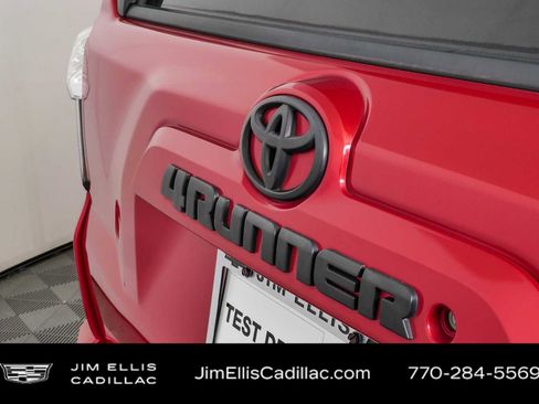 Used 2018 Toyota 4Runner SR5 RWD image 32