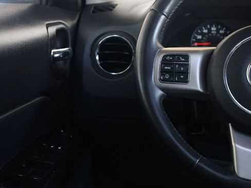 Used 2013 Jeep Patriot Latitude w/ Sun/Sound Group AWD/4WD image 30
