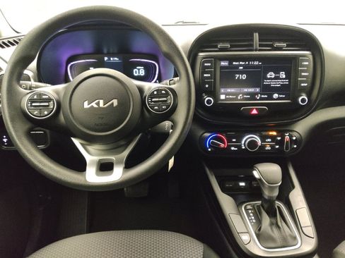 Used 2023 Kia Soul LX w/ LX Technology Package image 22