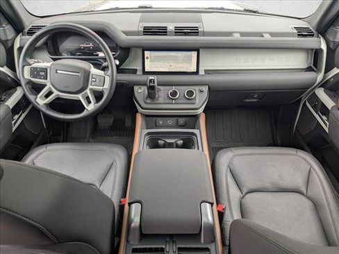 Used 2023 Land Rover Defender 110 SE image 18